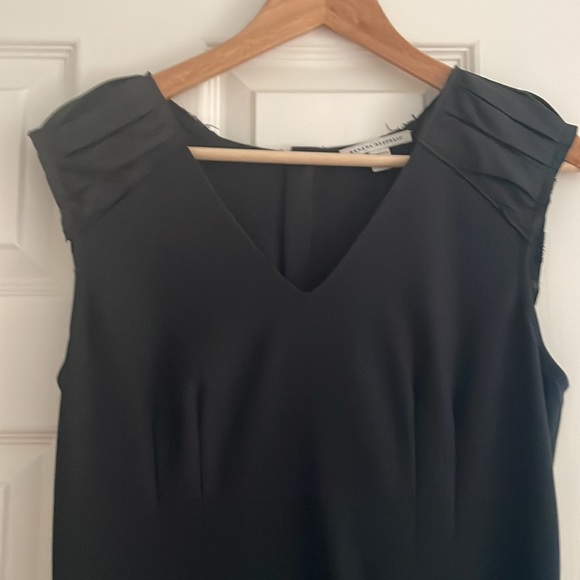Classic banana republic black dress with satin shoulders. Size 8 sheath dress - Picture 4 of 6